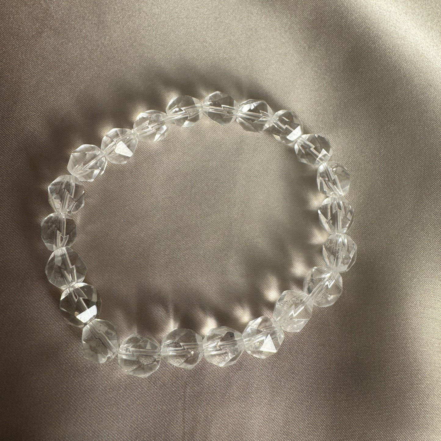 Fractured light crystal quartz stretch bracelet