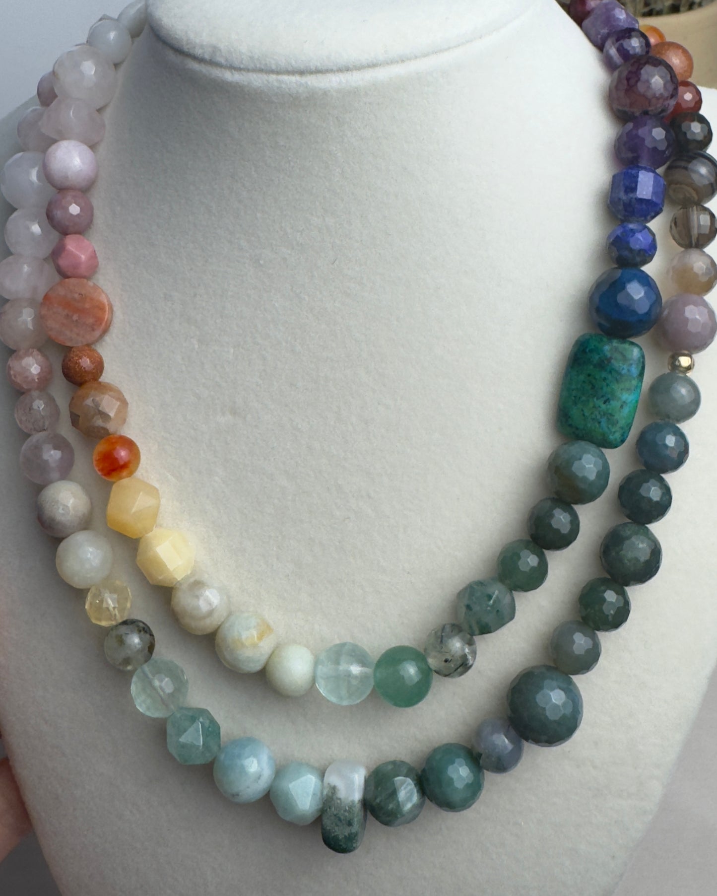 Colorful ombré gemstone stretch necklace